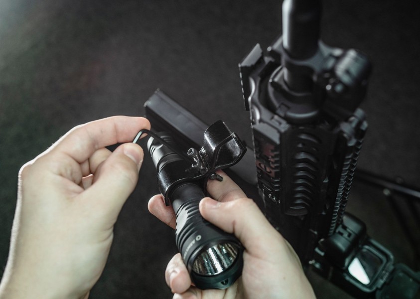 Mocowanie latarki do broni ARMYTEK AWM-02