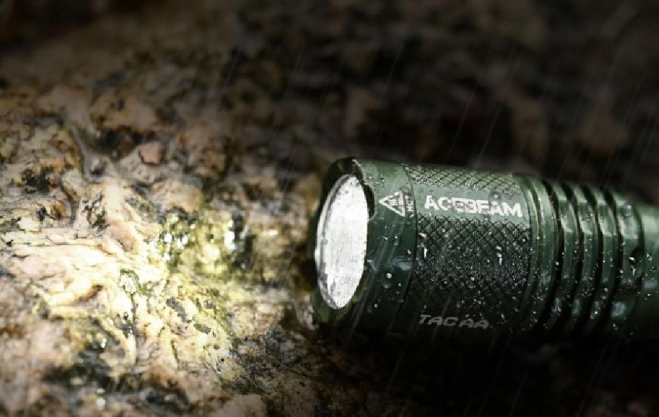 Latarka ACEBEAM TAC AA 1000 lm 280 m zielona 6500K