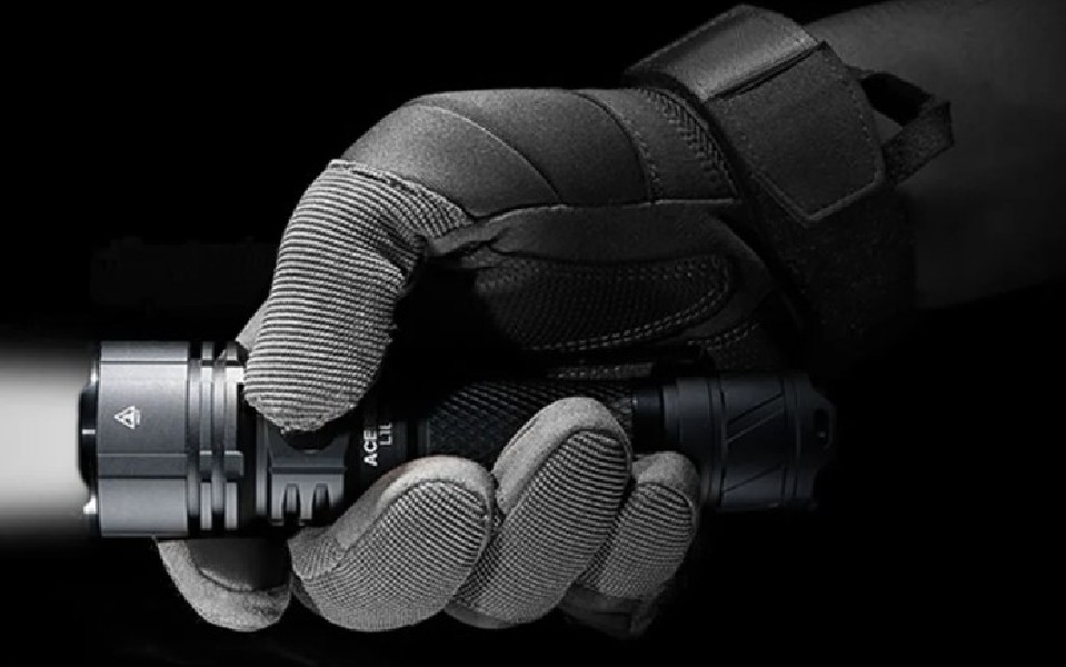 ACEBEAM L16 2.0 5000K 2100 lm latarka taktyczna czarna