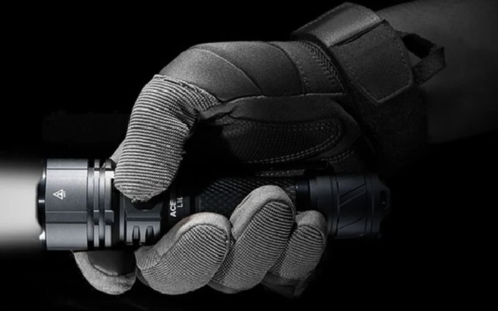 ACEBEAM L16 2.0 5000K 2100 lm latarka taktyczna czarna