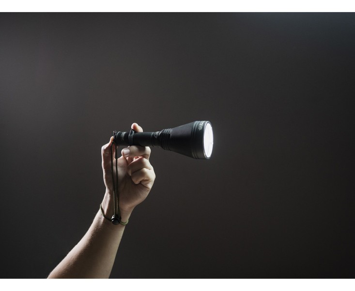 ARMYTEK Barracuda Pro ciepłe światło 1390 lm