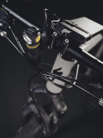 Latarka ARMYTEK Elf C2 światło Ciepłe 1023 lm