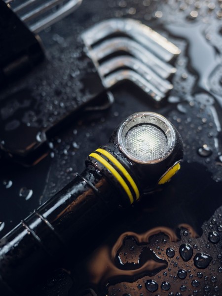 Latarka ARMYTEK Elf C2 światło Ciepłe 1023 lm