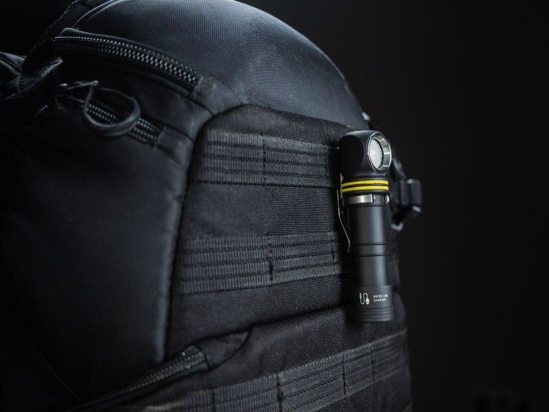 Latarka ARMYTEK Elf C2 światło Ciepłe 1023 lm