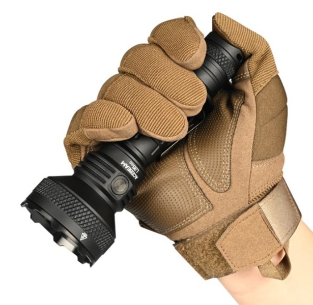 Acebeam L35 2.0 5000 lm 650 m 6500K Czarna