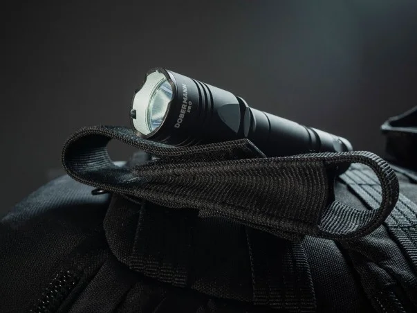 Latarka taktyczna ARMYTEK Dobermann Pro światło Ciepłe - 1400lm