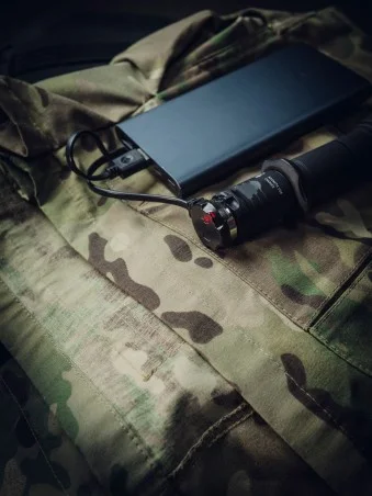 Latarka taktyczna ARMYTEK Dobermann Pro - 1400lm
