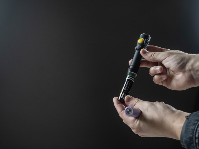 Latarka ARMYTEK Prime C2 Pro 2400 lm białe światło