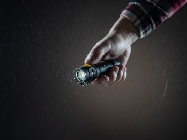 Latarka ARMYTEK Prime C2 Pro 2400 lm białe światło