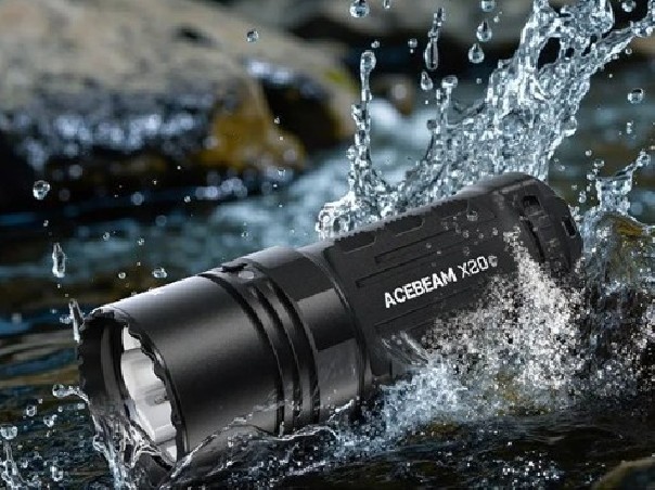 ACEBEAM X20 latarka taktyczna 10000 lm 440 m 6500K