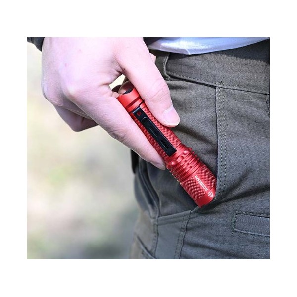 Latarka ACEBEAM TAC AA 2.0 czerwona 900 lm 360 m