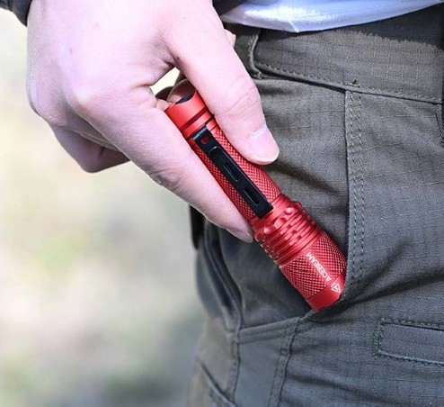 Latarka ACEBEAM TAC AA 2.0 czerwona 900 lm 360 m