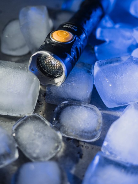 Latarka ARMYTEK Prime C2 Pro 2400 lm białe światło