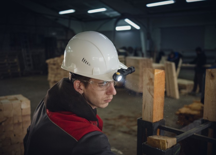 Latarka Armytek Wizard C2 ciepłe światło 1120 lm