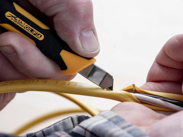 Nóż z ostrzem segmentowym 9mm OLFA XA-1