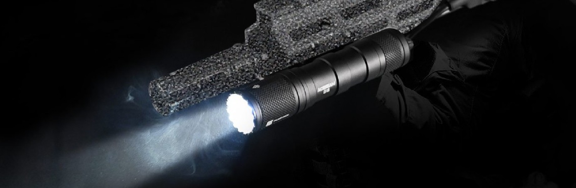 Acebeam G15 latarka taktyczna 1800 lm 390 m