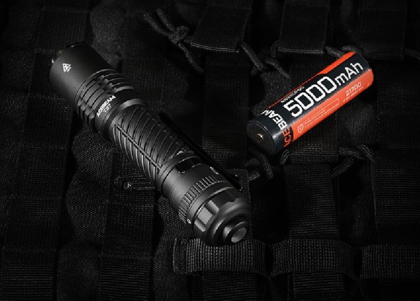 Acebeam T37 latarka taktyczna 4000 lm 6500K czarna