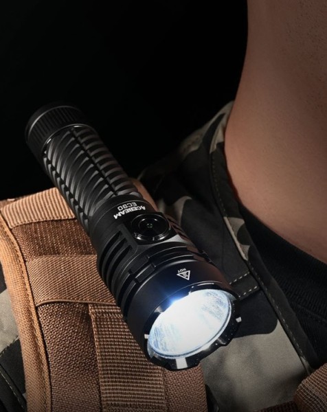 Acebeam EC90 latarka 4300 lm 573 m 6500K czarna