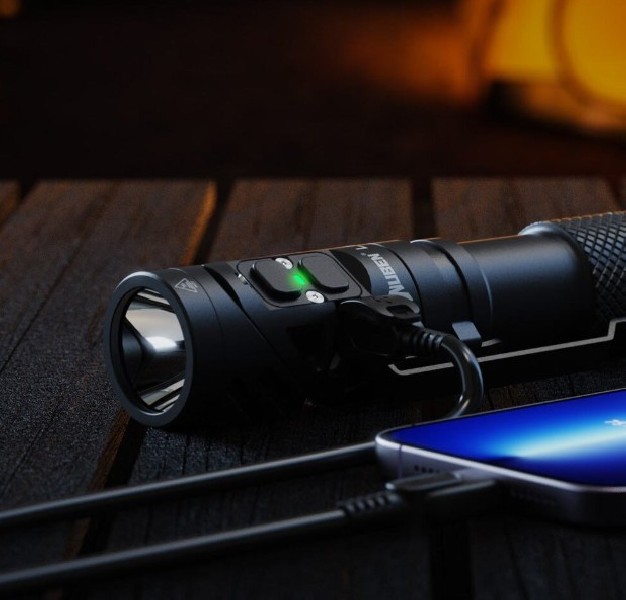 WUBEN L1 latarka LED 2000 lm 350 m IP68 powerbank