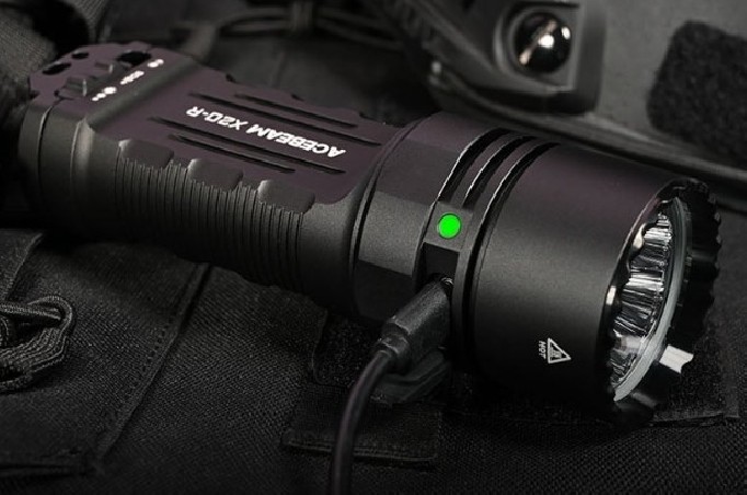 Latarka diodowa ACEBEAM X20-R CREE XP-LR Światło Białe 6500K Czarna - 9000lm 659m