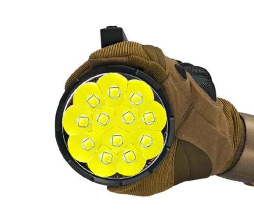 Latarka diodowa ACEBEAM X75 XHP70.3 Światło Białe 6500K - 67 000lm 1306m