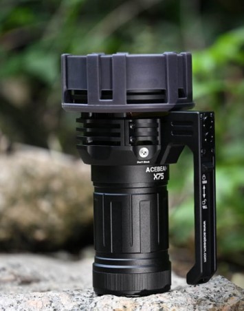 Latarka diodowa ACEBEAM X75 XHP70.3 Światło Białe 6500K - 67 000lm 1306m