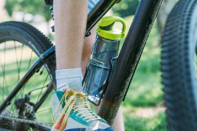 Butelka tritanowa Nalgene On-The-Fly Sustain 650ml - Charcoal Lime Cap