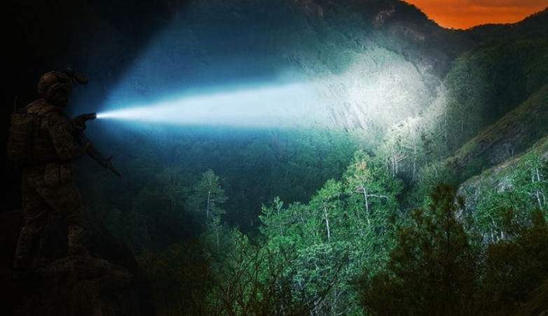 Latarka diodowa taktyczna ACEBEAM P16 2.0 Światło Białe 6500K Piaskowa - 3000lm 543m