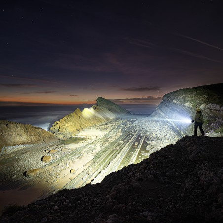 Latarka diodowa szperacz Fenix LR36R - 10000lm 1260m