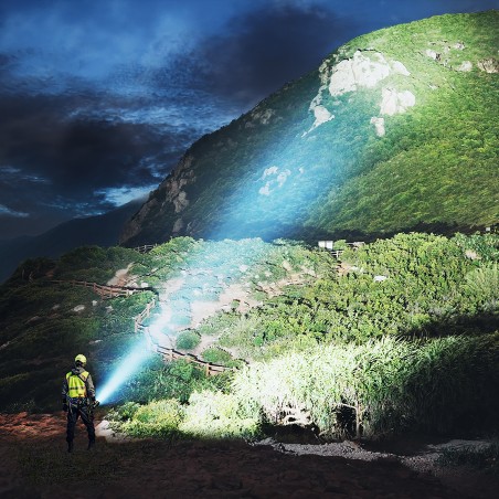 Latarka diodowa LED Fenix LR60R Światło Białe Czarna - 21 000lm 1085m