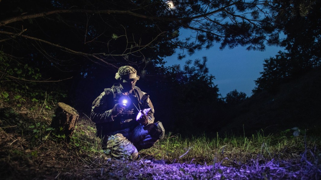 Latarka ARMYTEK Wizard C2 WUV 1100 lm