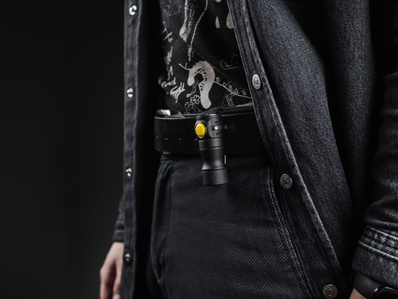 Latarka ARMYTEK Prime C1 Pro ciepłe światło 930 lm