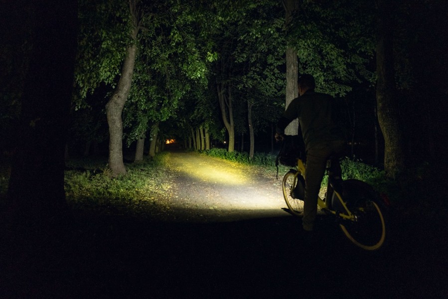 Latarka ARMYTEK Prime C1 Pro ciepłe światło 930 lm