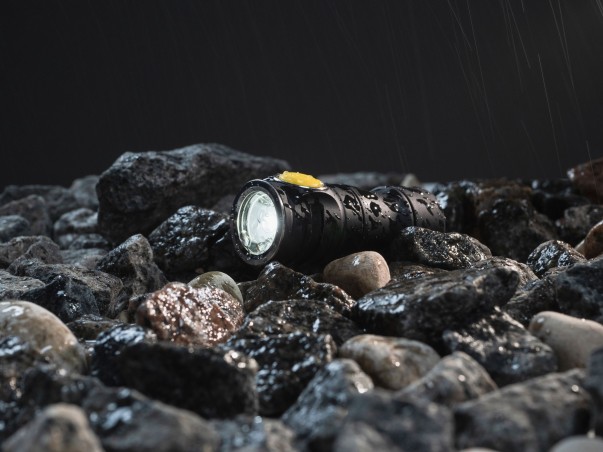 Latarka ARMYTEK Prime C1 Pro ciepłe światło 930 lm