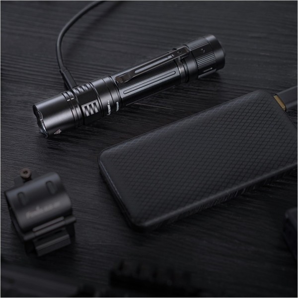 Latarka diodowa Fenix PD36R Pro 2800 lm