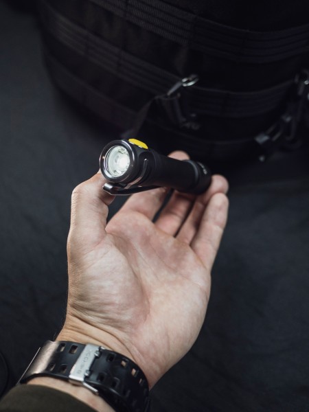 Latarka ARMYTEK Prime C2 Magnet USB Światło Ciepłe 930lm