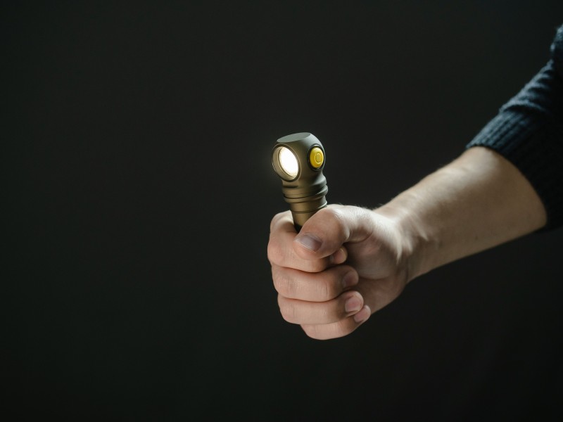 Latarka ARMYTEK Wizard C2 Pro Max 4000 lm oliwkowa