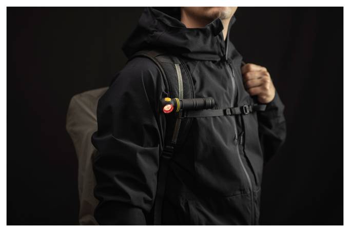 Latarka ARMYTEK Elf C2 Max WR USB-C światło Zimne - 2500lm 110m