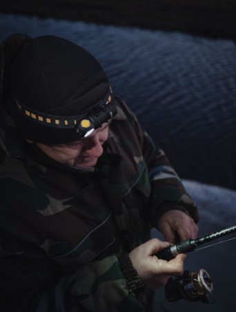 Latarka ARMYTEK Wizard C1 Pro 930 lm ciepła