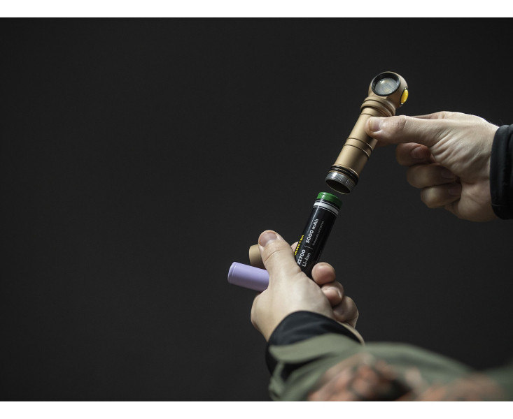 Latarka ARMYTEK Wizard C2 Pro Białe - Piaskowy - 2500lm