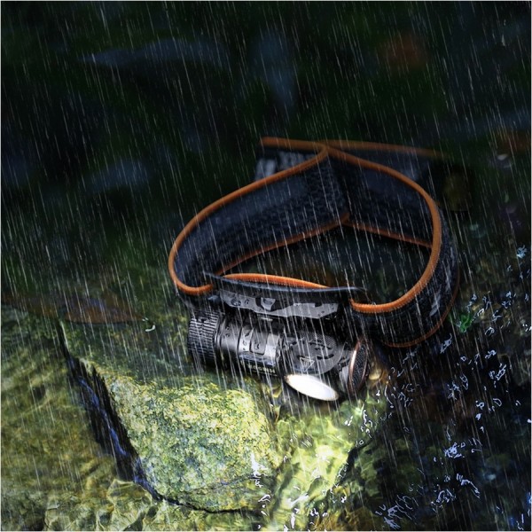 Latarka kątowa FENIX HM50R V2.0 - 700lm