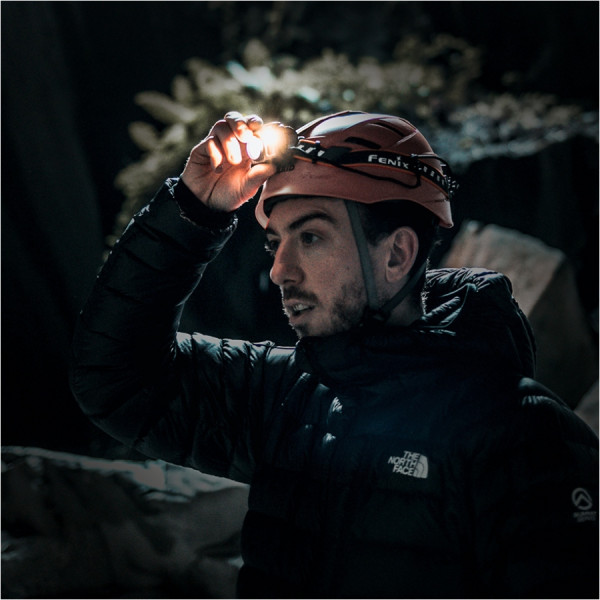 Fenix HP16R czarna latarka czołowa 1250 lm