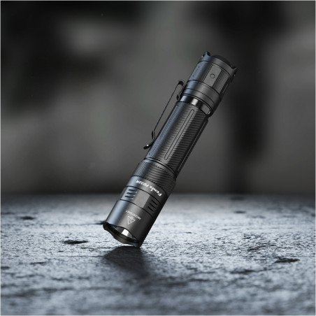 Fenix PD32R czarna latarka taktyczna 1400 lm