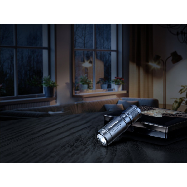 Fenix E02R latarka diodowa 200 lm Czarna