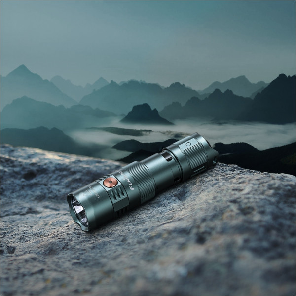 Latarka diodowa Fenix PD25R Zielona - 800lm