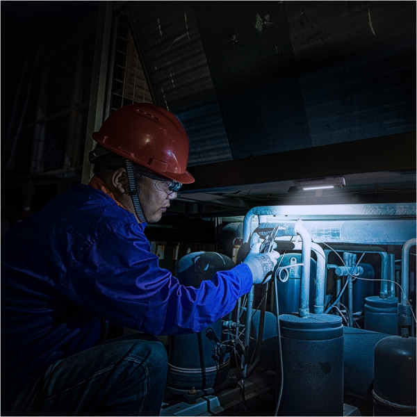 Latarka warsztatowa Fenix WT16R 300 lm z magnesem