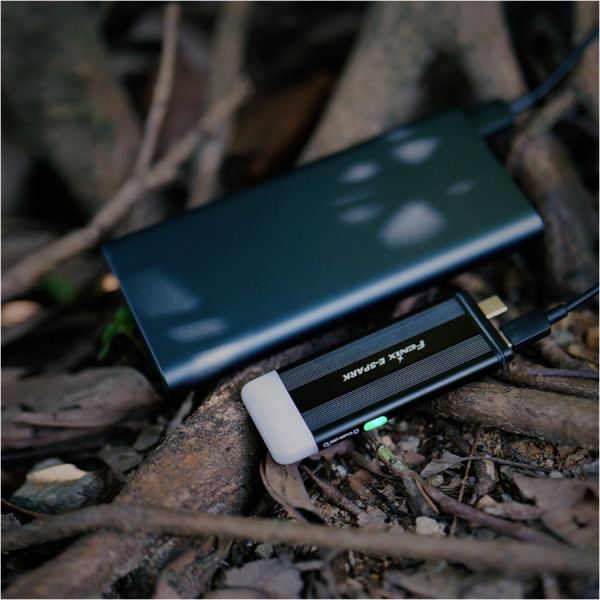 Fenix E-SPARK 100 lm latarka brelokowa z powerbankiem