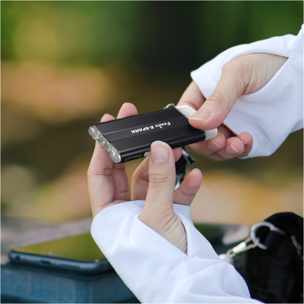 Fenix E-SPARK 100 lm latarka brelokowa z powerbankiem