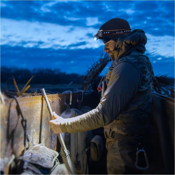 Latarka diodowa czołowa FENIX HM60R Czarna - 1200lm