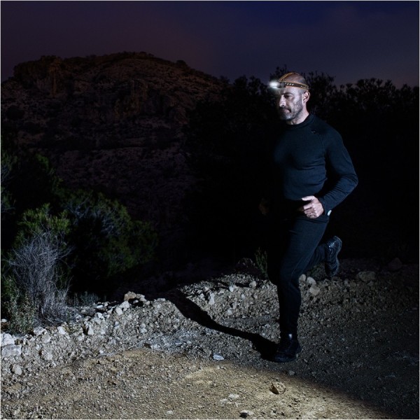 Latarka diodowa czołowa FENIX HM60R Czarna - 1200lm